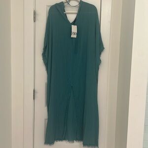 Zara women’s beach cover up. New with tags